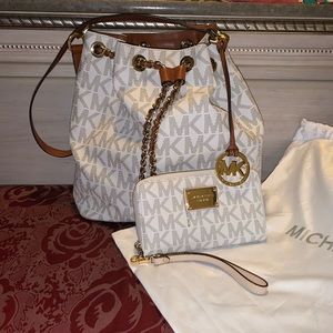 “Michael Kors Bag & Wallet Set” 👜👝😍😍😍